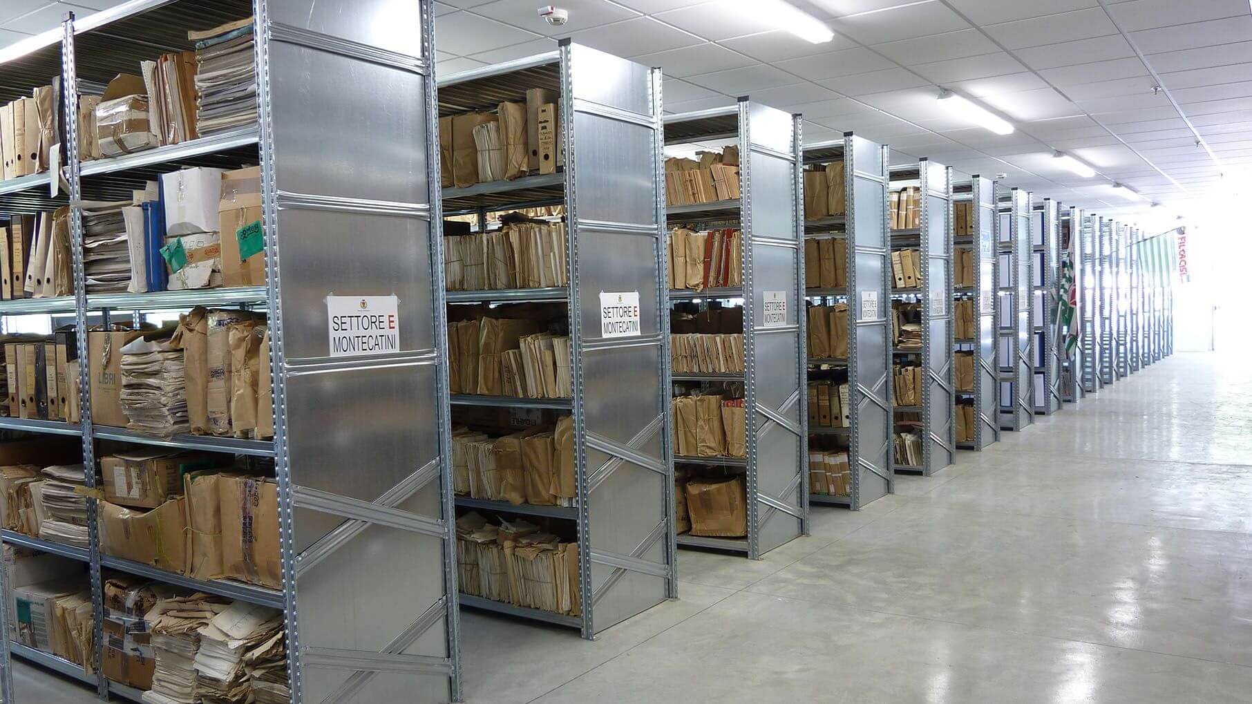 Efektywne wykorzystanie przestrzeni &ndash; regały w bibliotece