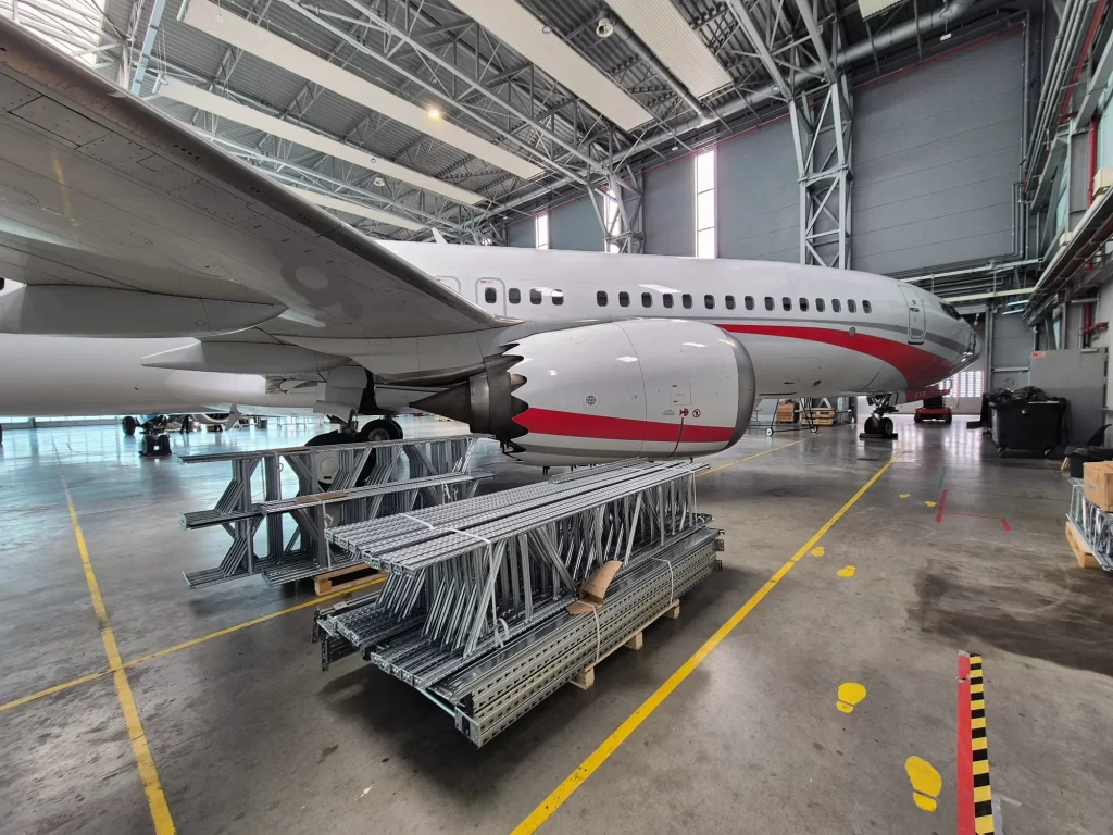 Regały magazynowe w służbie bezpieczeństwa i precyzji &ndash; Realizacje dla port&oacute;w lotniczych